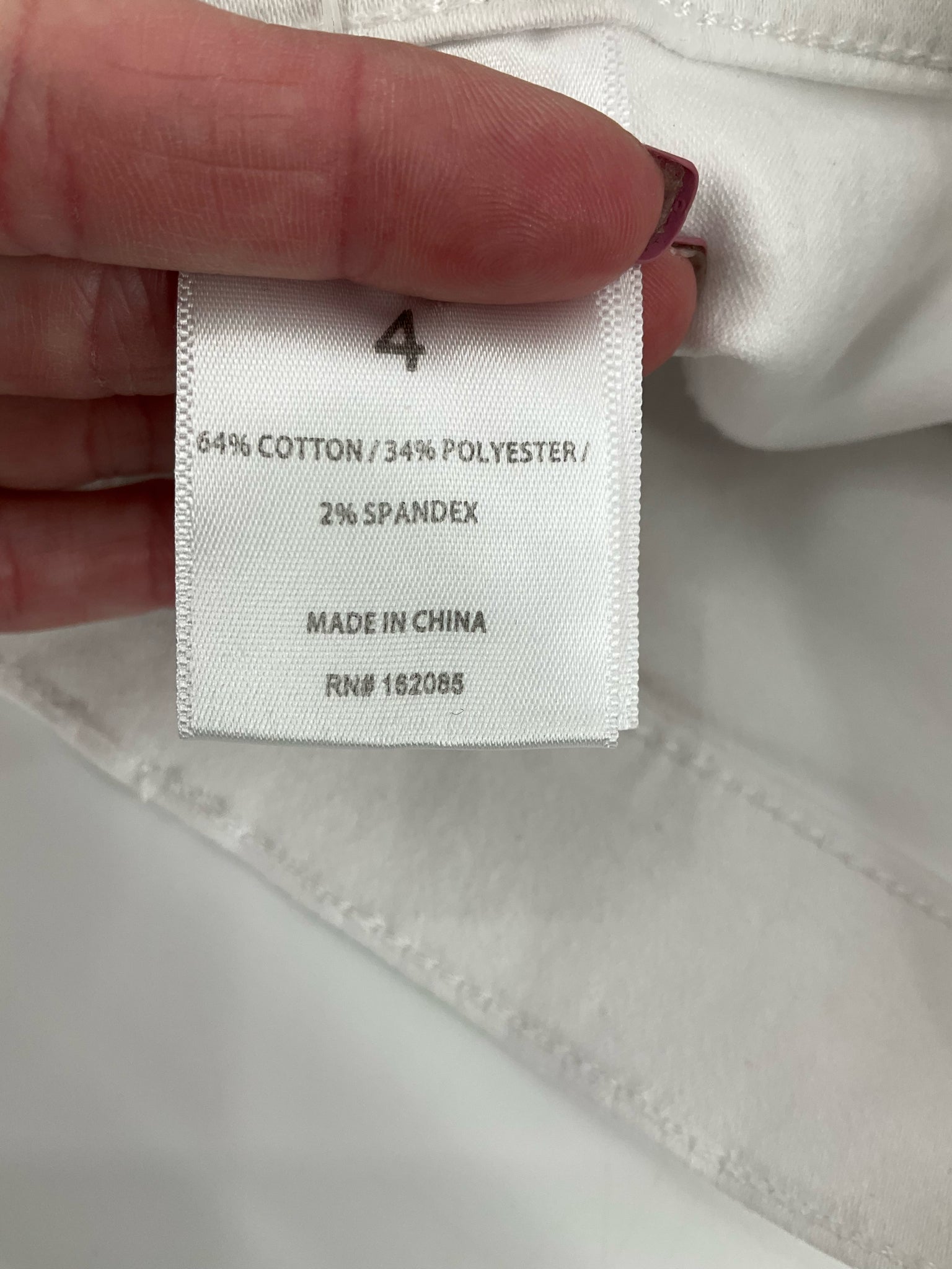 Nicole Miller White Solid Pre-Owned Ladies Shorts - Size 4