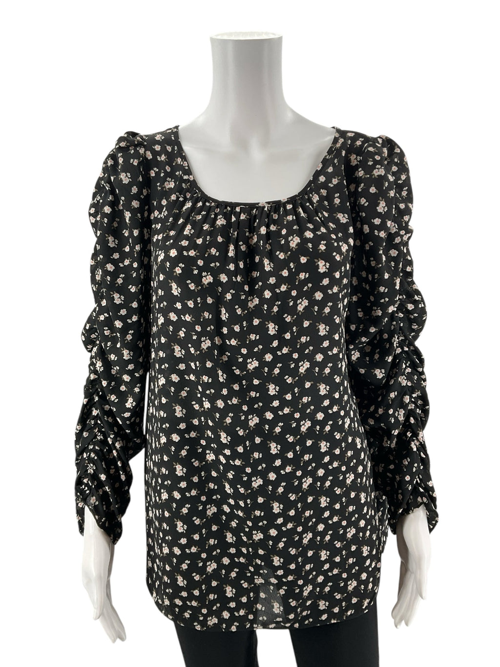 Max Studio pre-owned white and black floral peasant top, size large, featuring a boho tunic style and romantic design.
