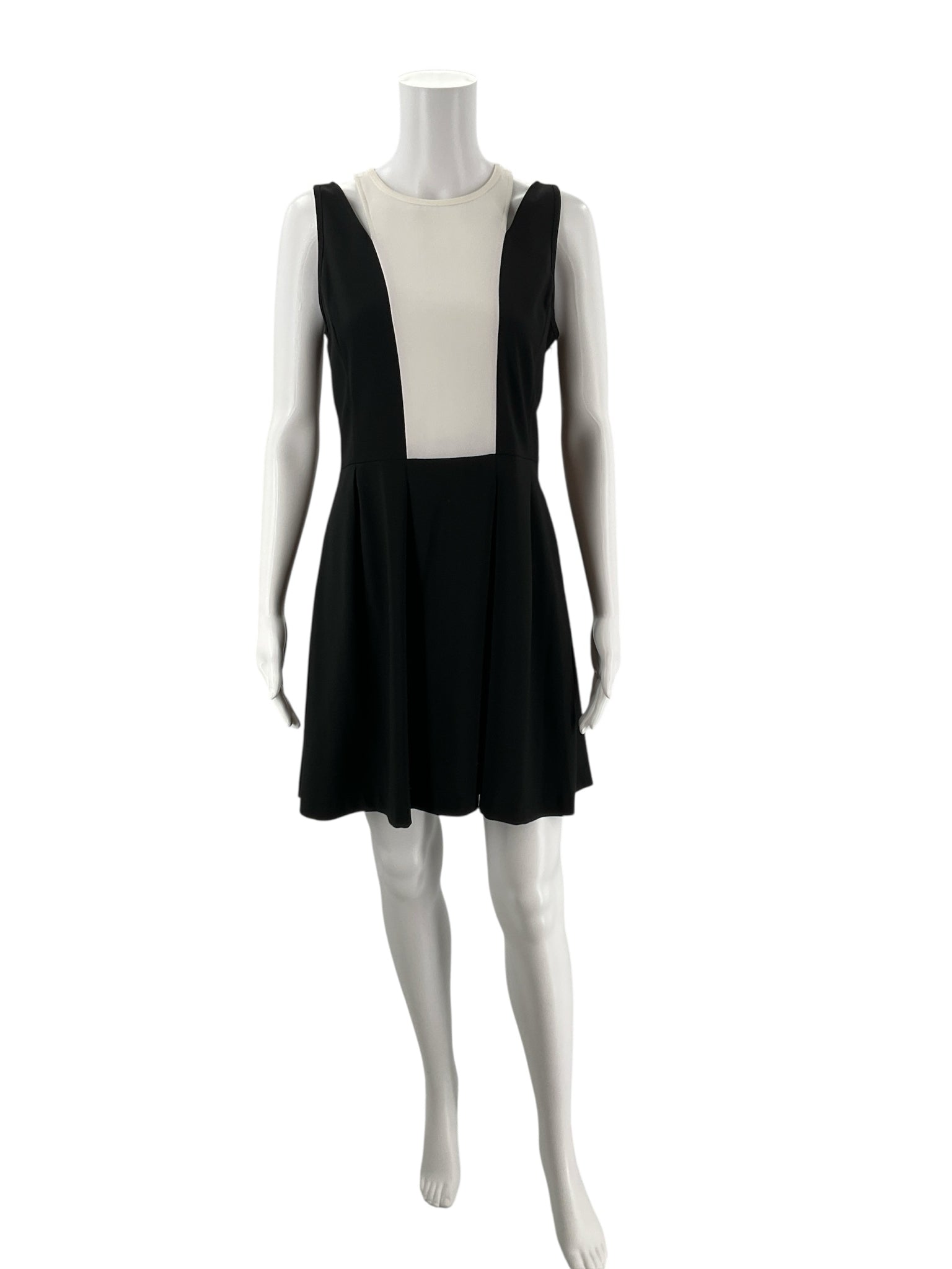 5/48 White/Black Pre-Owned Ladies New With Tags Dress - Size 6