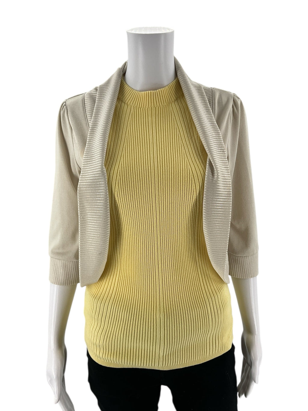 .....d.. -  Cream Solid Pre-Owned Ladies Casual Top - Size M