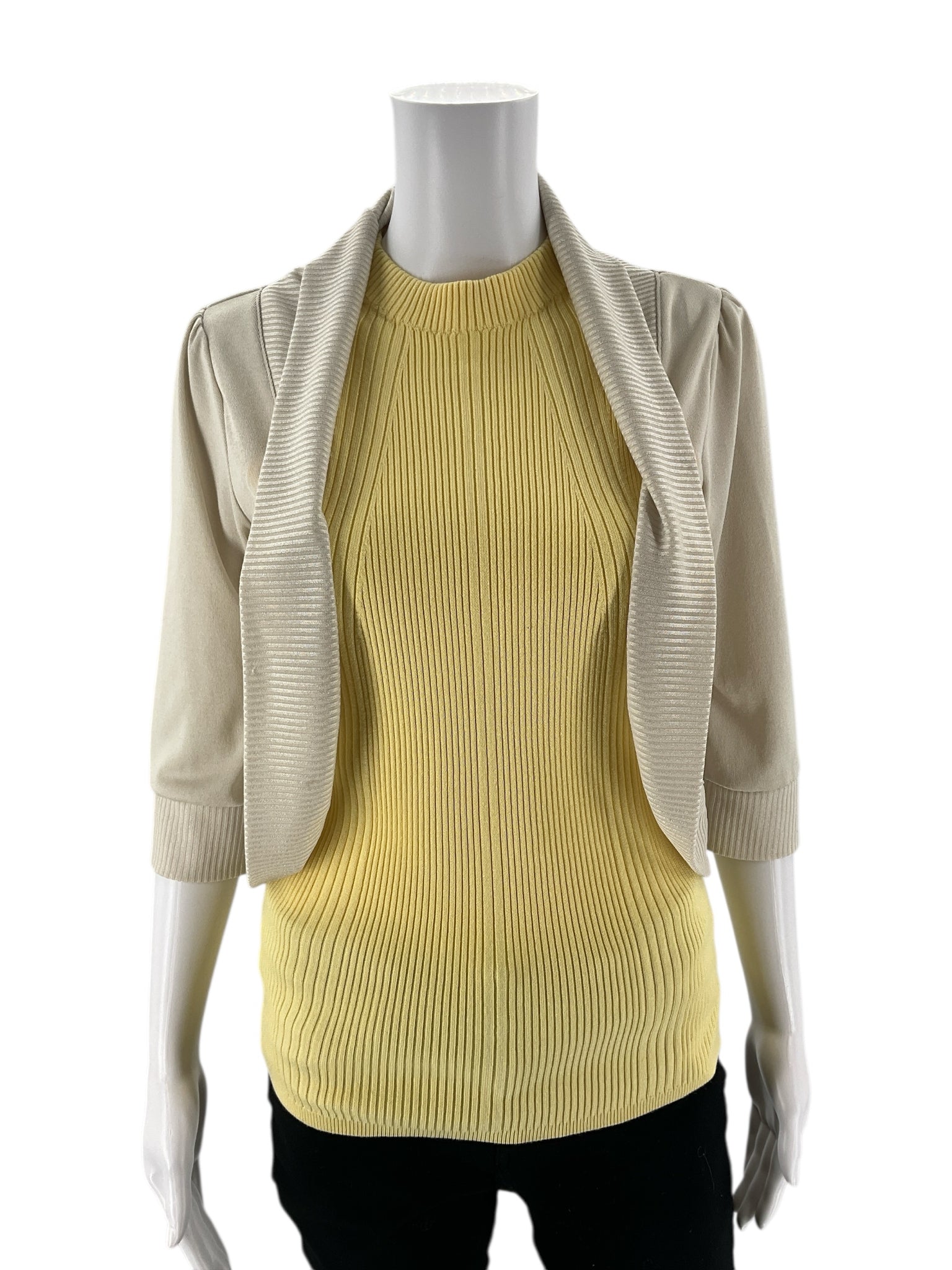 .....d.. -  Cream Solid Pre-Owned Ladies Casual Top - Size M