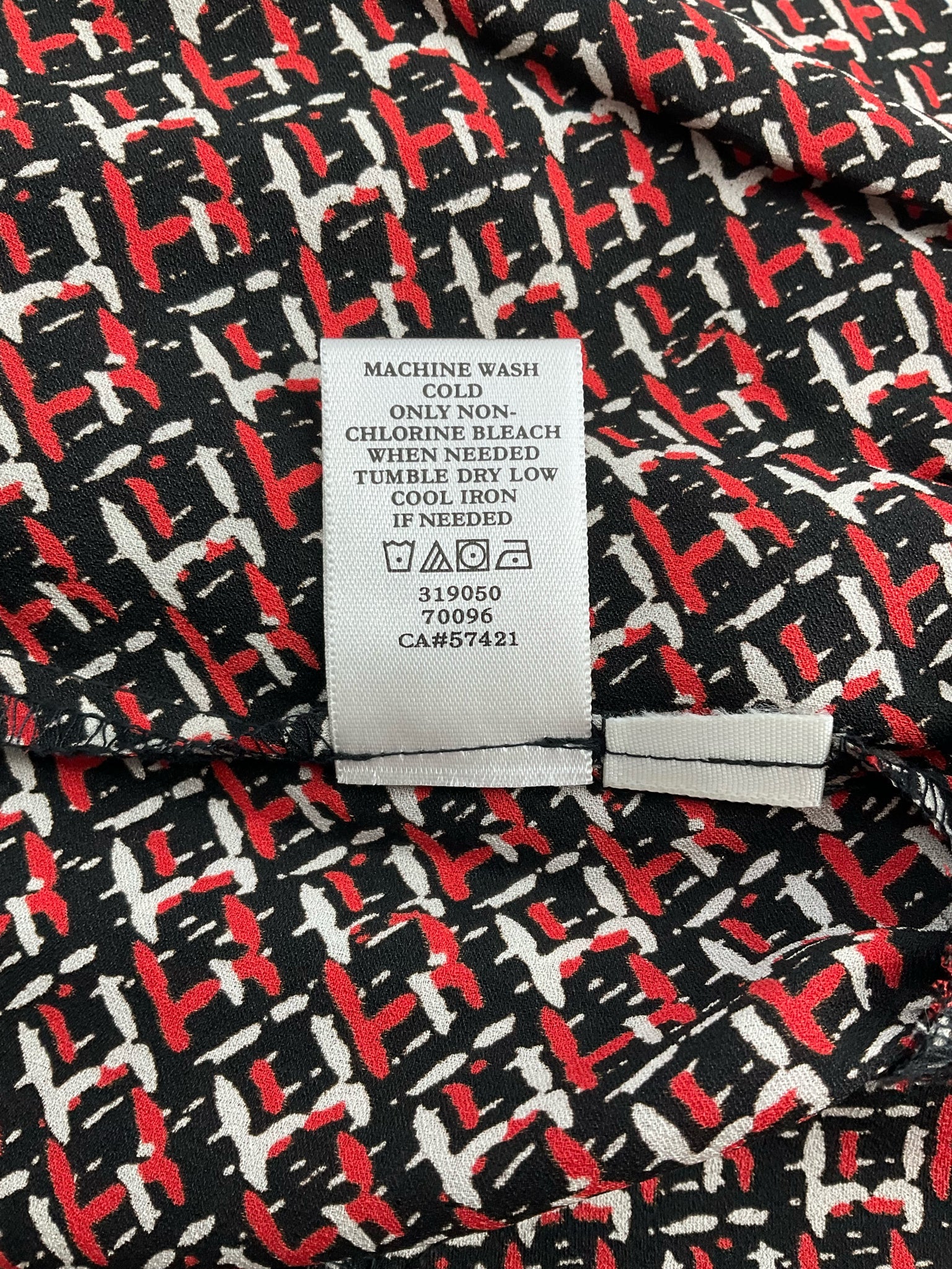 Ann Taylor sleeveless peplum top in black, red, and white print with keyhole back, size 8, perfect for business casual wear.