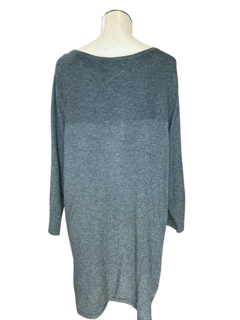 Back view of Liz Claiborne Gray Solid Casual Top Size Large, featuring a relaxed fit and soft knit texture. Shop sustainably at Margaret's Fine Consignments.