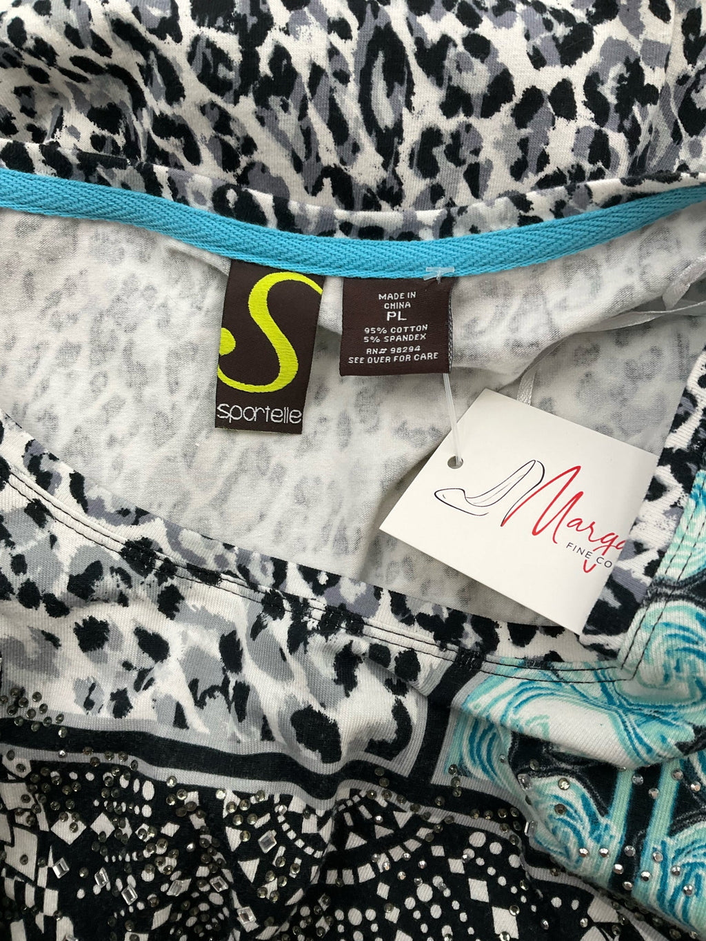 Spartelle white, black, and aqua print pre-owned ladies top in size large petite, featuring an artsy, eclectic design.