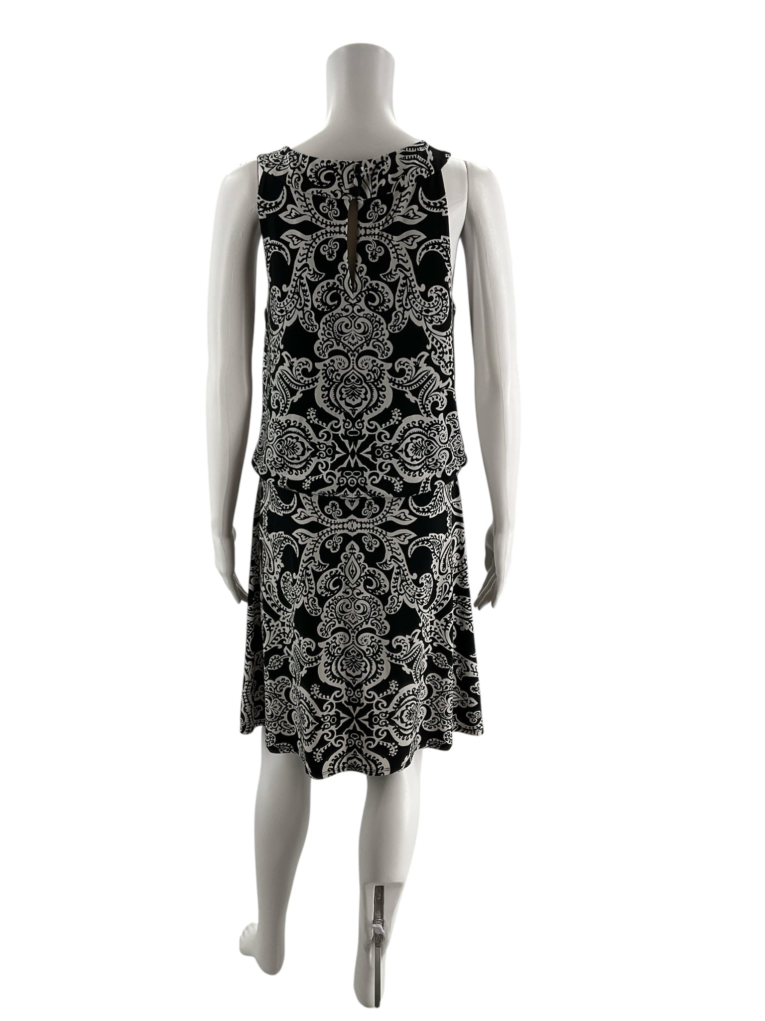 White House Black Market Black/White Print Pre-Owned Ladies Dress - Size 8
