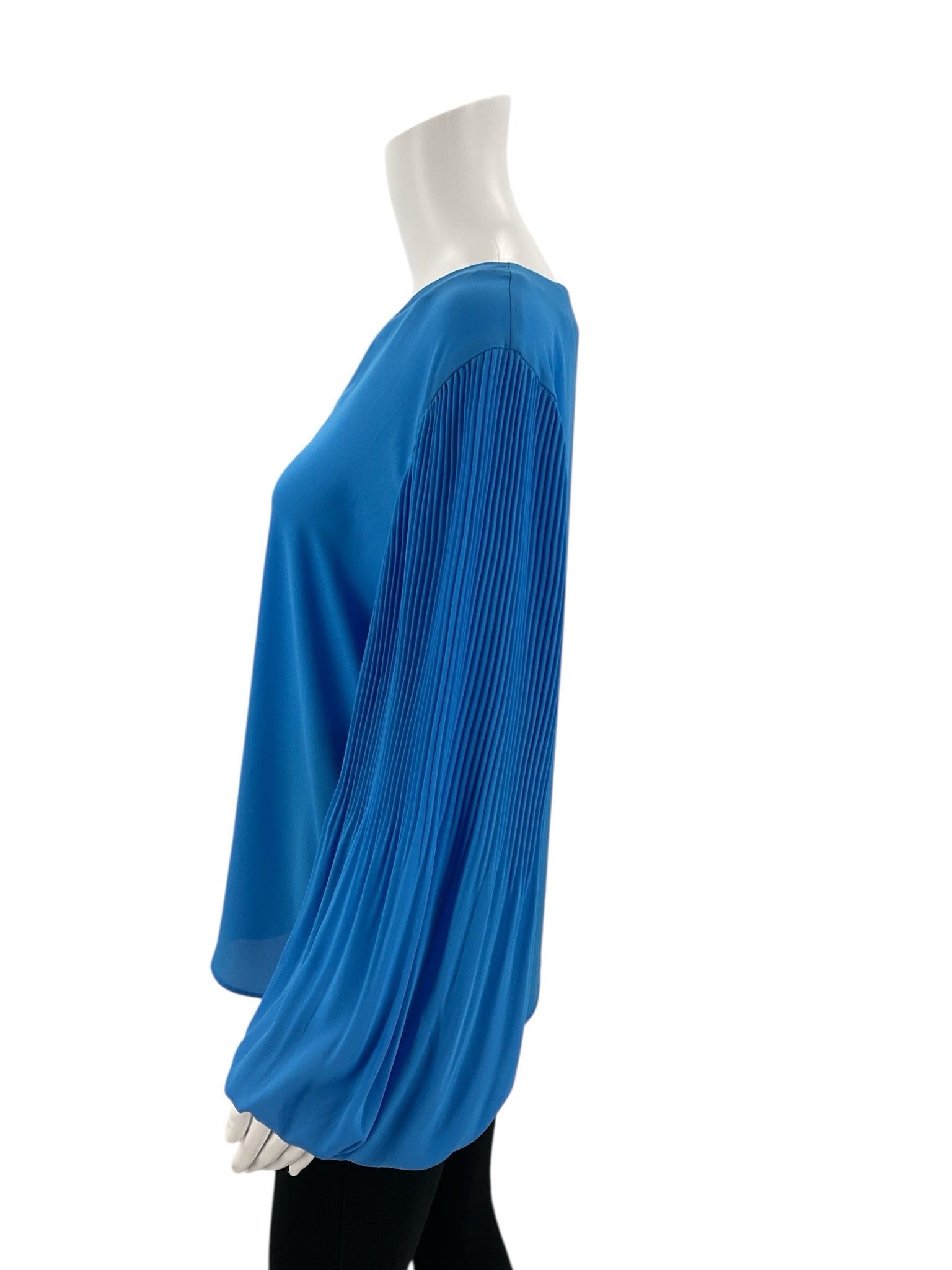 Side profile of Ann Taylor Blue Solid Pre-Owned Top - Size Large highlighting pleated sleeve texture and flowy silhouette.