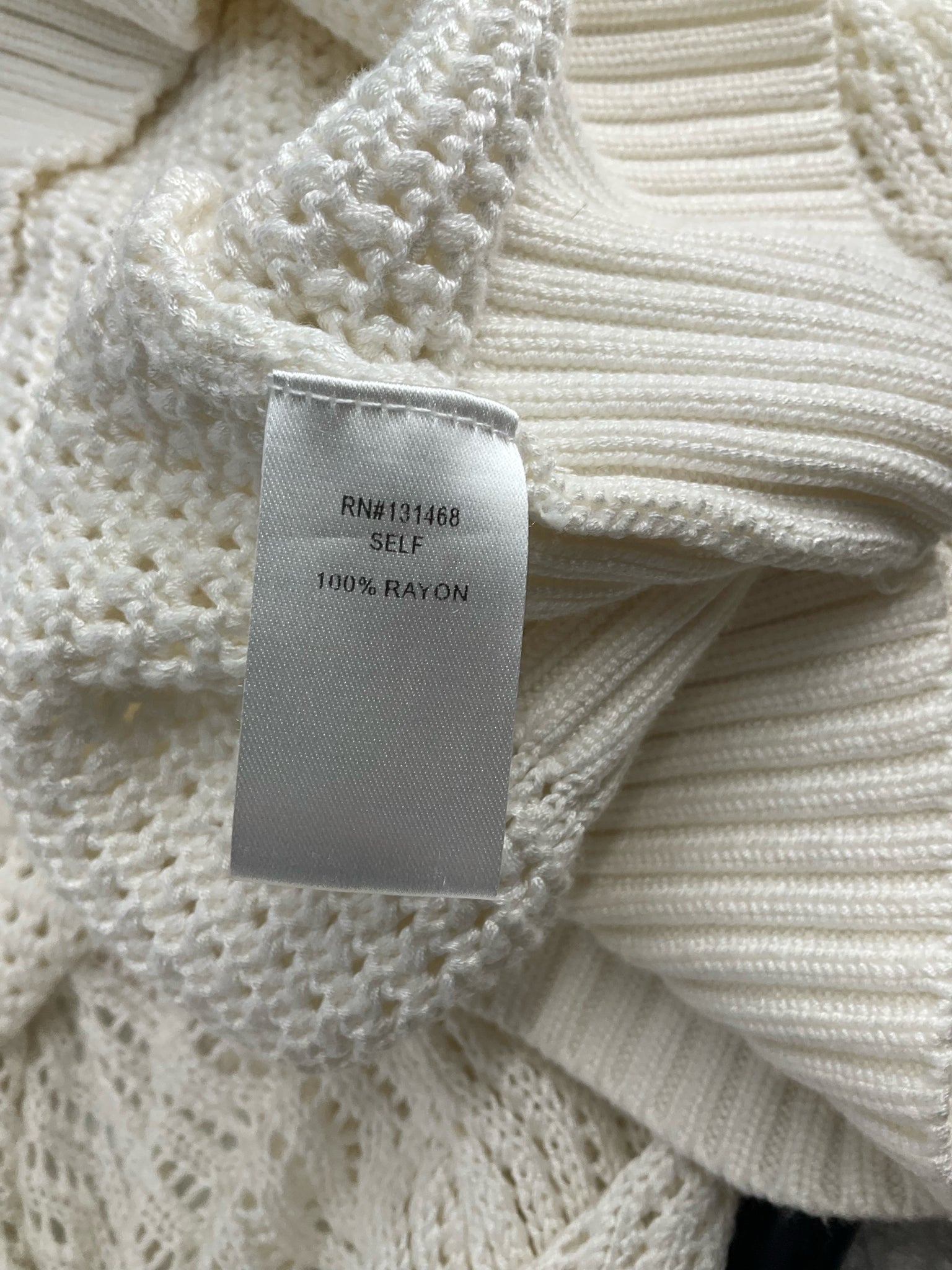 Fate -  White Solid Pre-Owned Ladies Casual Top -  Size Medium