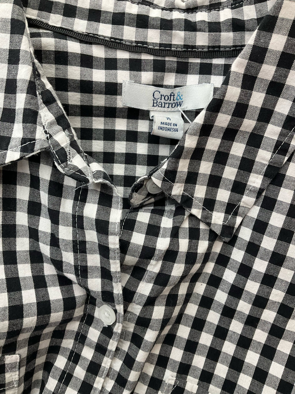 White and navy checkered button-down tunic top by Croft & Barrow, pre-owned, size medium, casual classic style.