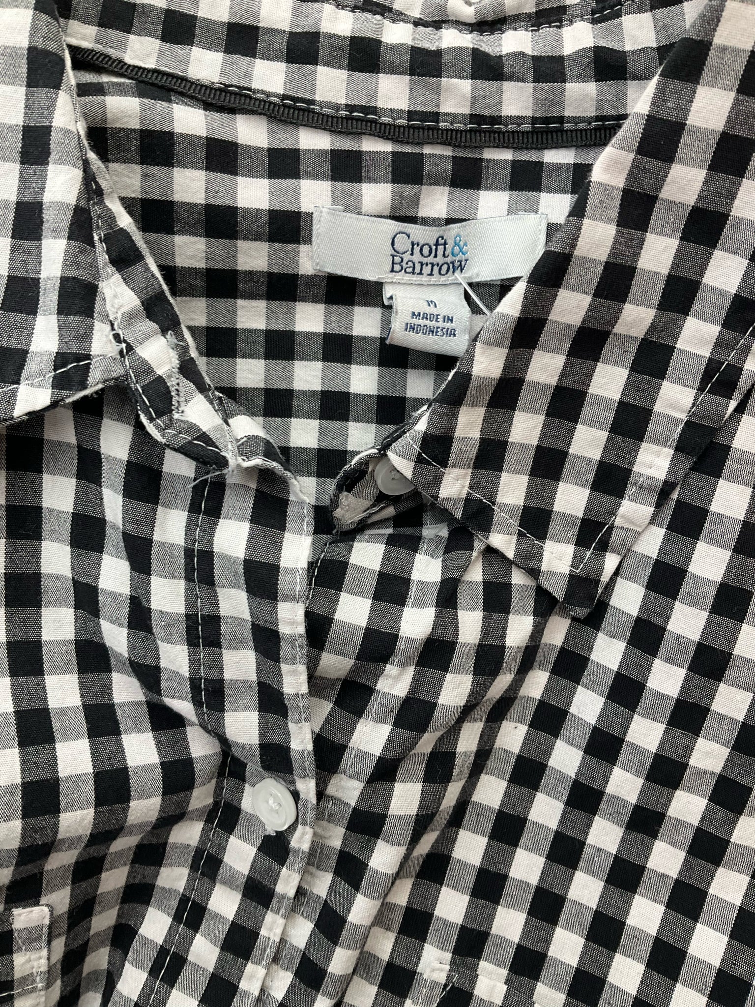 White and navy checkered button-down tunic top by Croft & Barrow, pre-owned, size medium, casual classic style.
