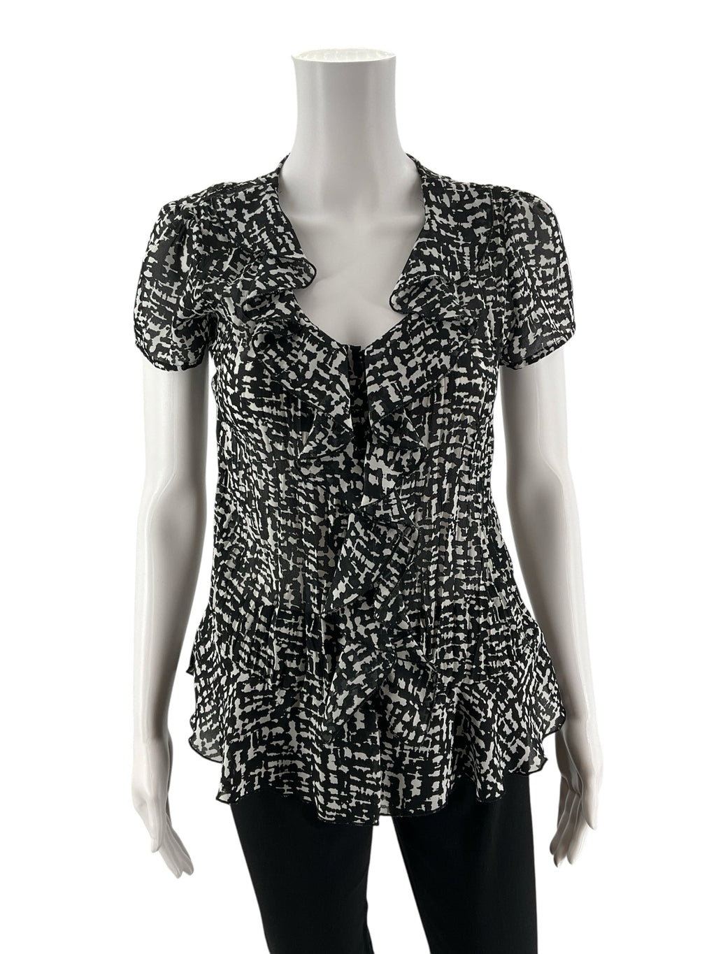 East 5th Black/White Print Pre-Owned Ladies Top - Size Small Petite