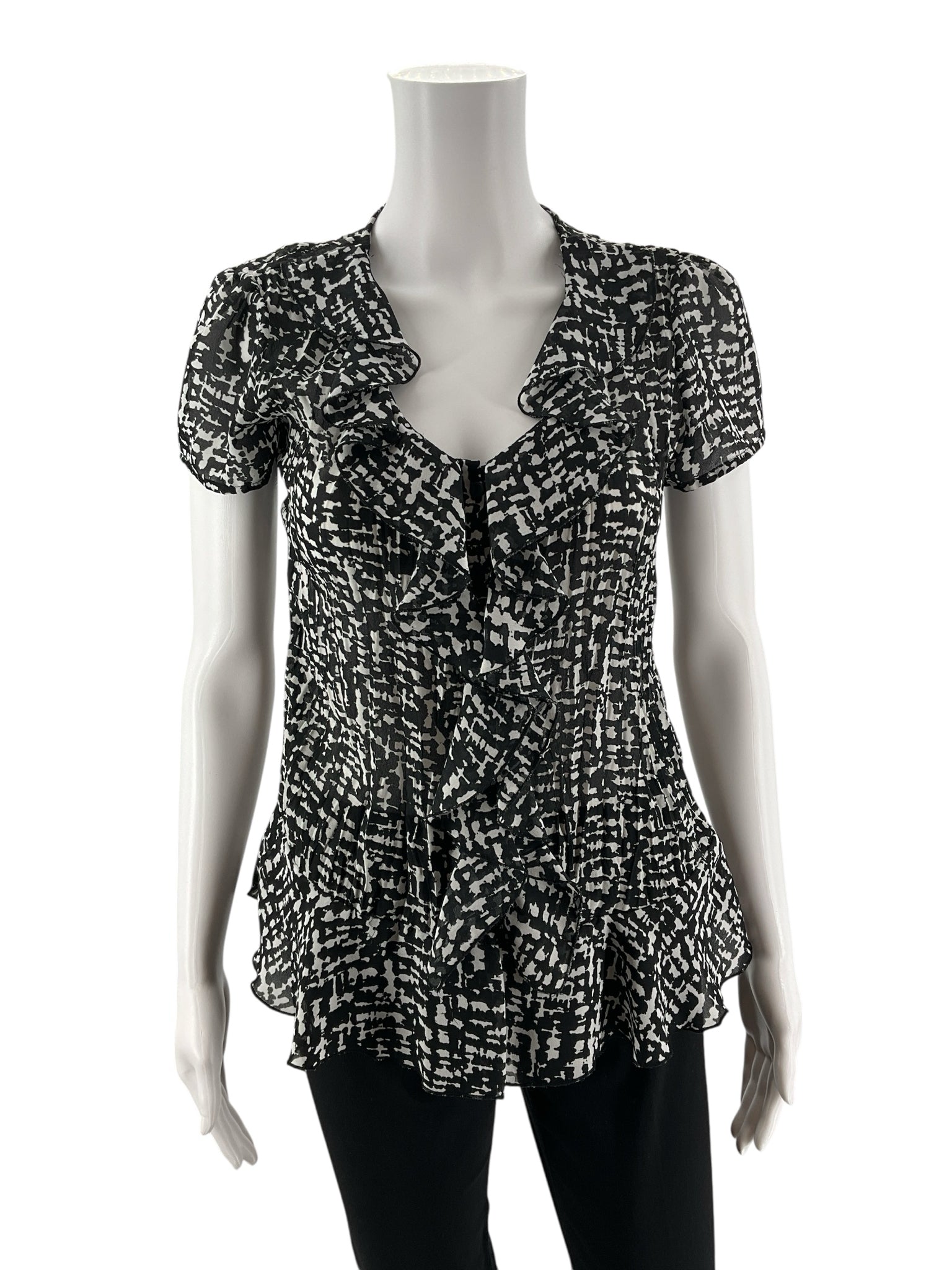 East 5th Black/White Print Pre-Owned Ladies Top - Size Small Petite