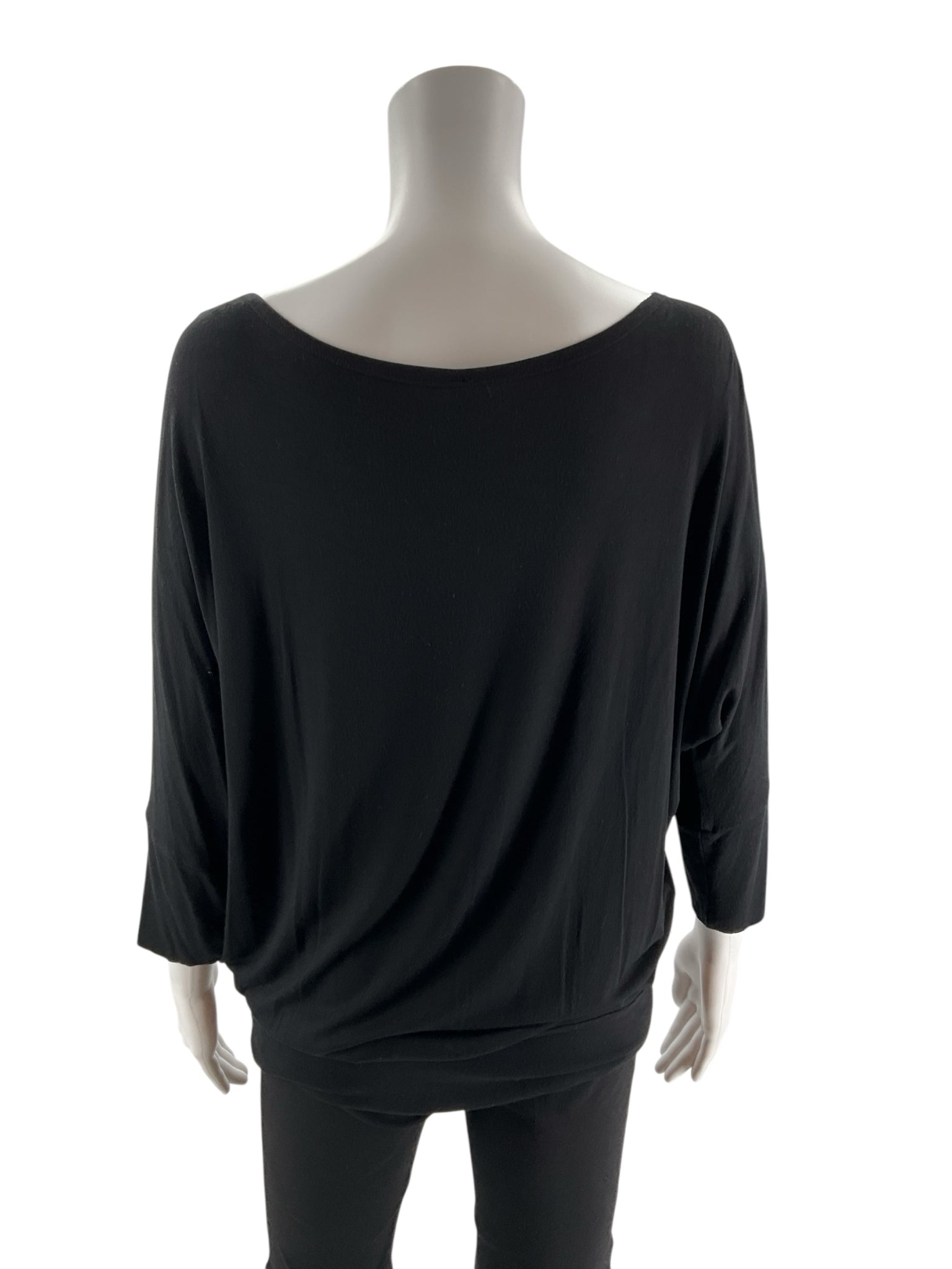Simlu black solid pre-owned ladies batwing top in size medium, featuring a casual dolman style and tunic length.