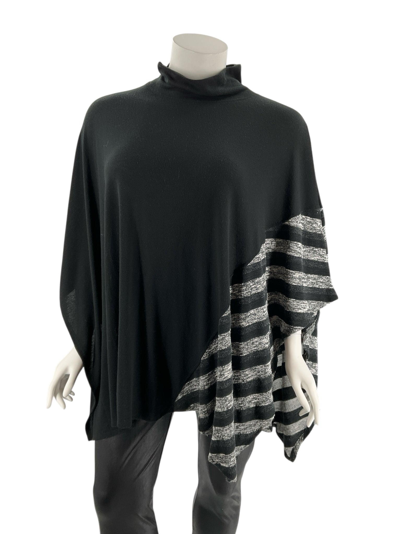 Truth & Style Black/Geather Gray/Heather Cream Stripe Pre-Owned Ladies Poncho -  Size 3X