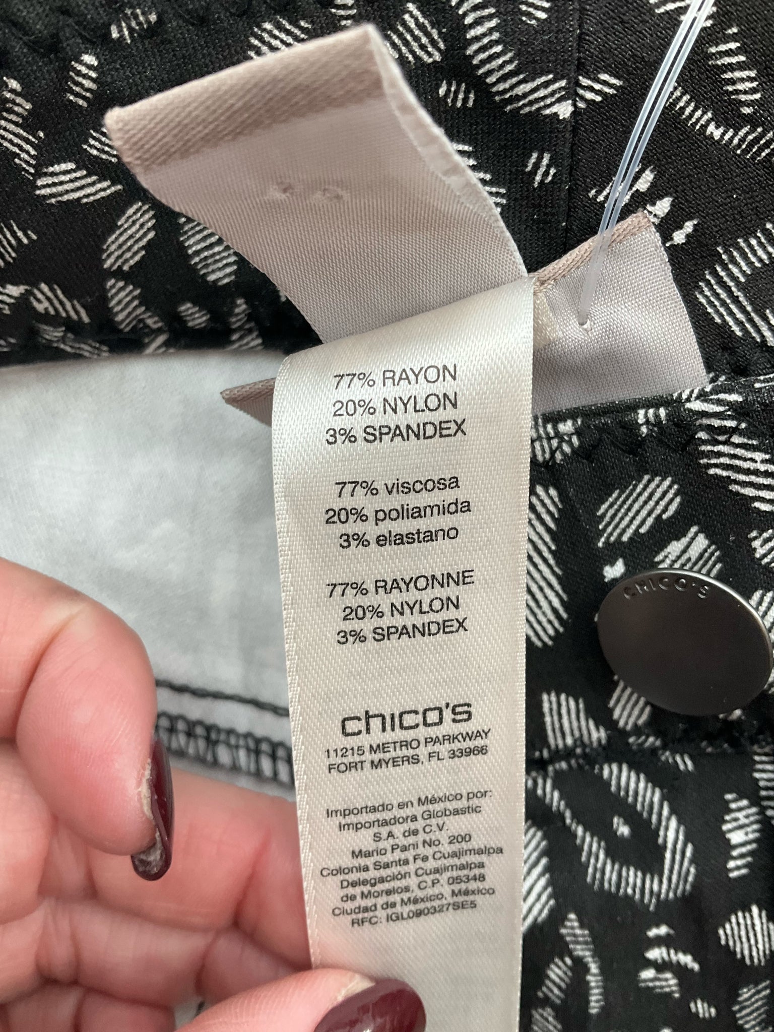 Chico Black/White Print Pre-Owned Ladies Pants - Size Large