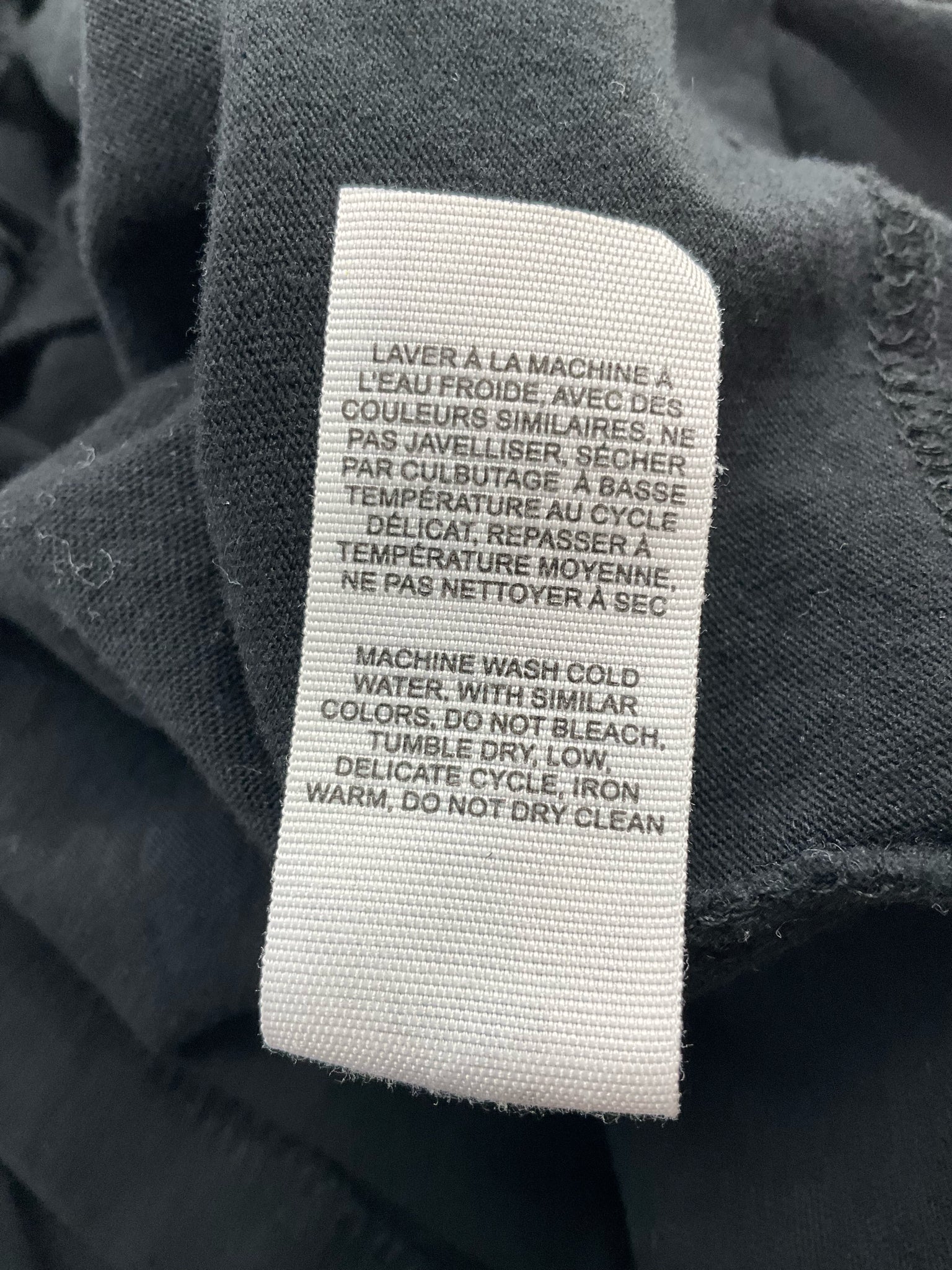 Cropped long sleeve graphic tee in black from Garage, featuring an edgy Y2K design, size XS for ladies.