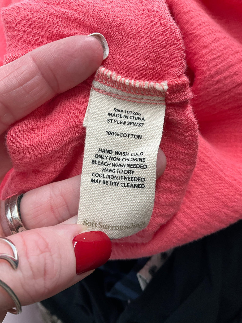 Soft Surroundings - Coral Solid Pre-Owned Ladies Casual Top - Size Small