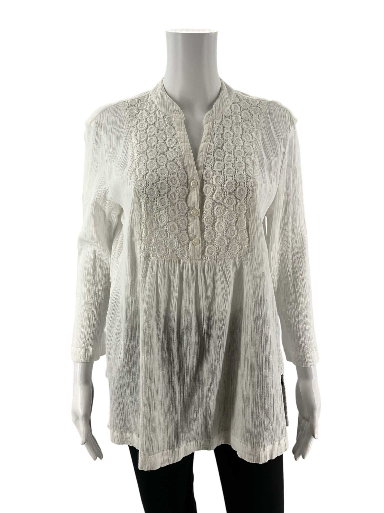 Charter Club white solid pre-owned ladies casual top in size medium, featuring a simple and elegant design.