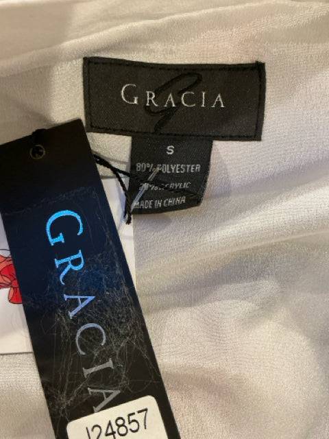 Close-up of Gracia vest label showing size small and fabric details, confirming authenticity and new condition with attached brand tag.