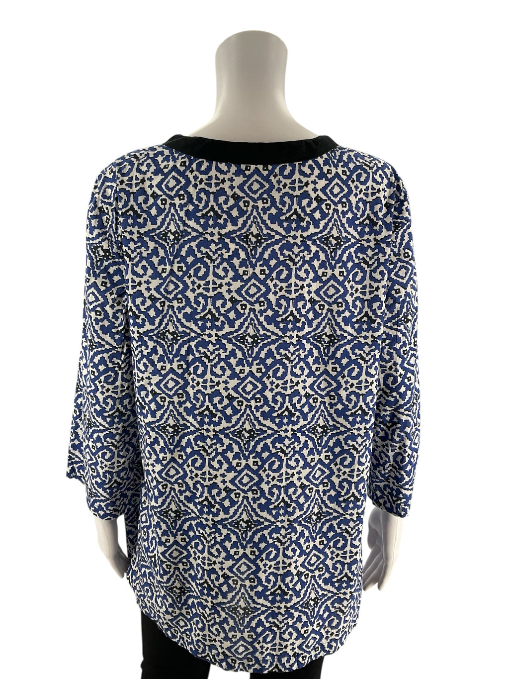 Charter Club White/Blue Print Pre-Owned Ladies Top - Size Large