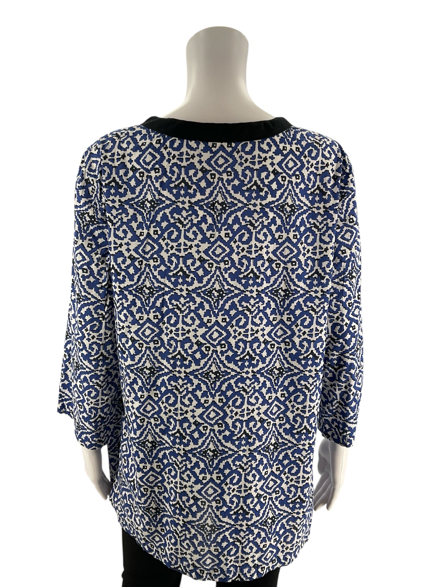 Charter Club White/Blue Print Pre-Owned Ladies Top - Size Large