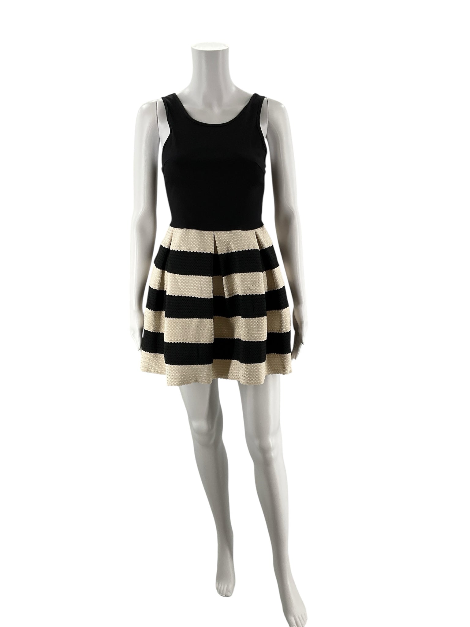 Latiste Black/White Pre-Owned Ladies Dress - Size Small