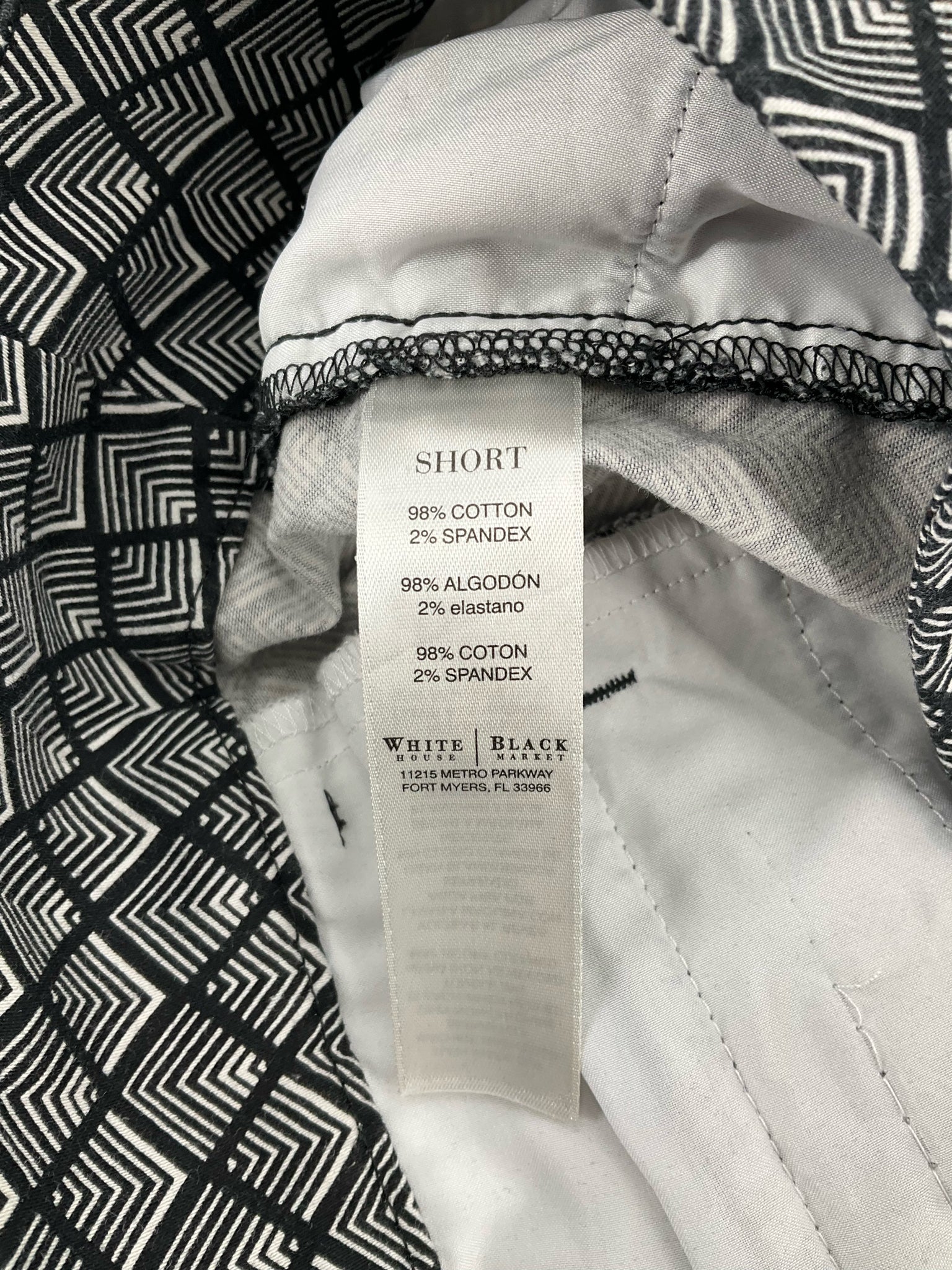White House Black Market Black/White Print Pre-Owned Ladies Shorts - Size 10