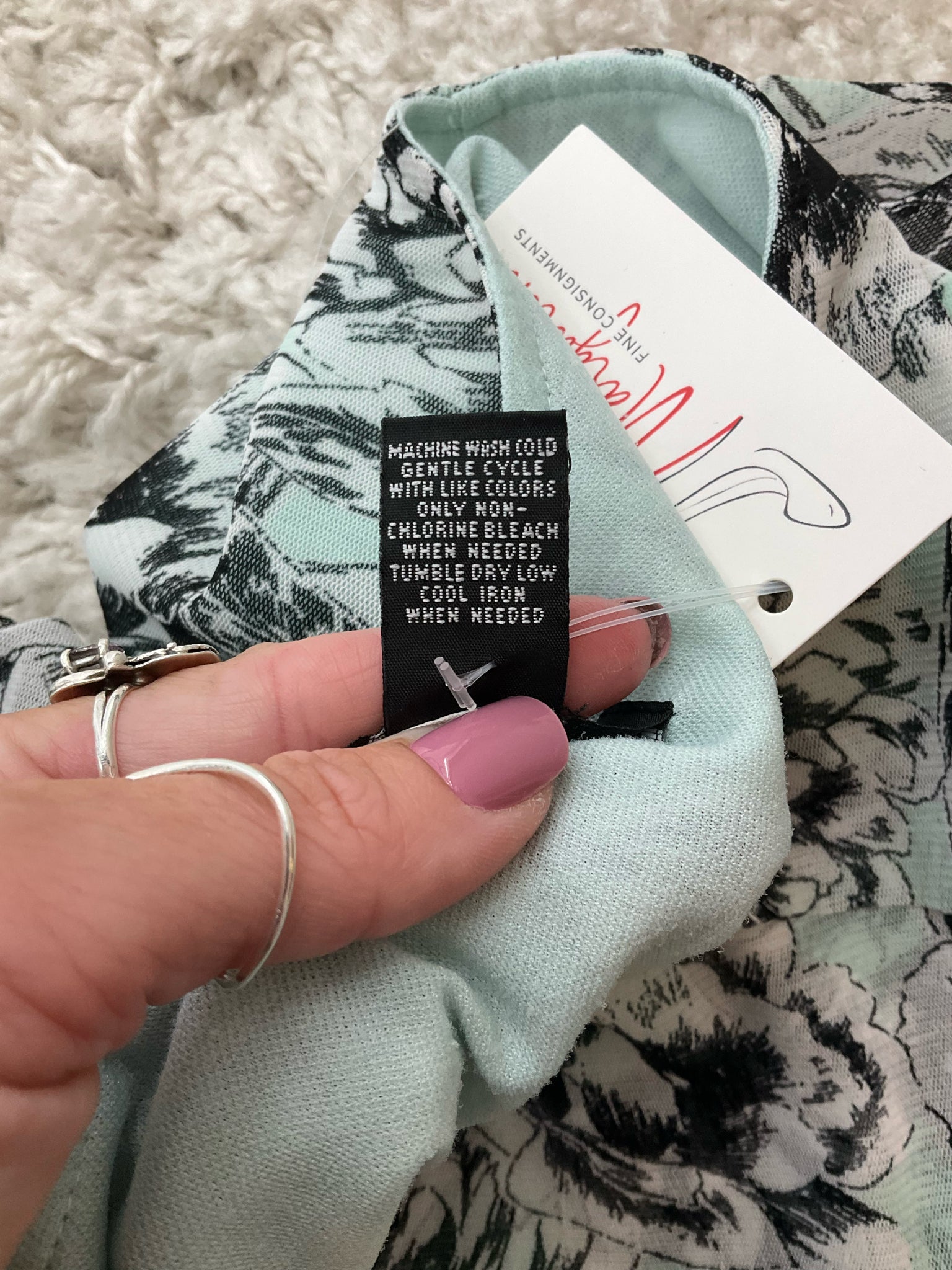 Alfani Aqua/Black Floral Pre-Owned Ladies Top - Size Medium