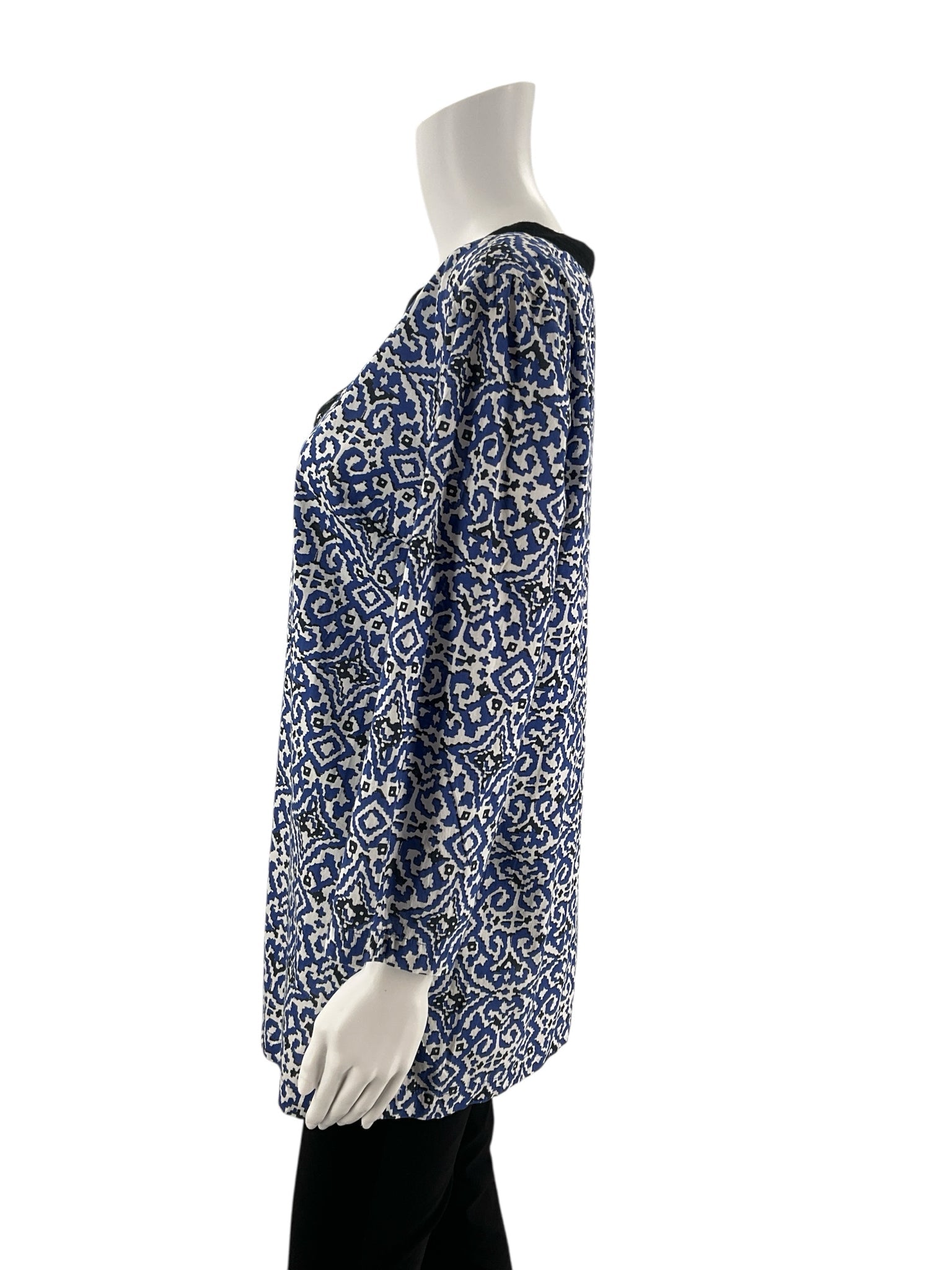 Charter Club White/Blue Print Pre-Owned Ladies Top - Size Large