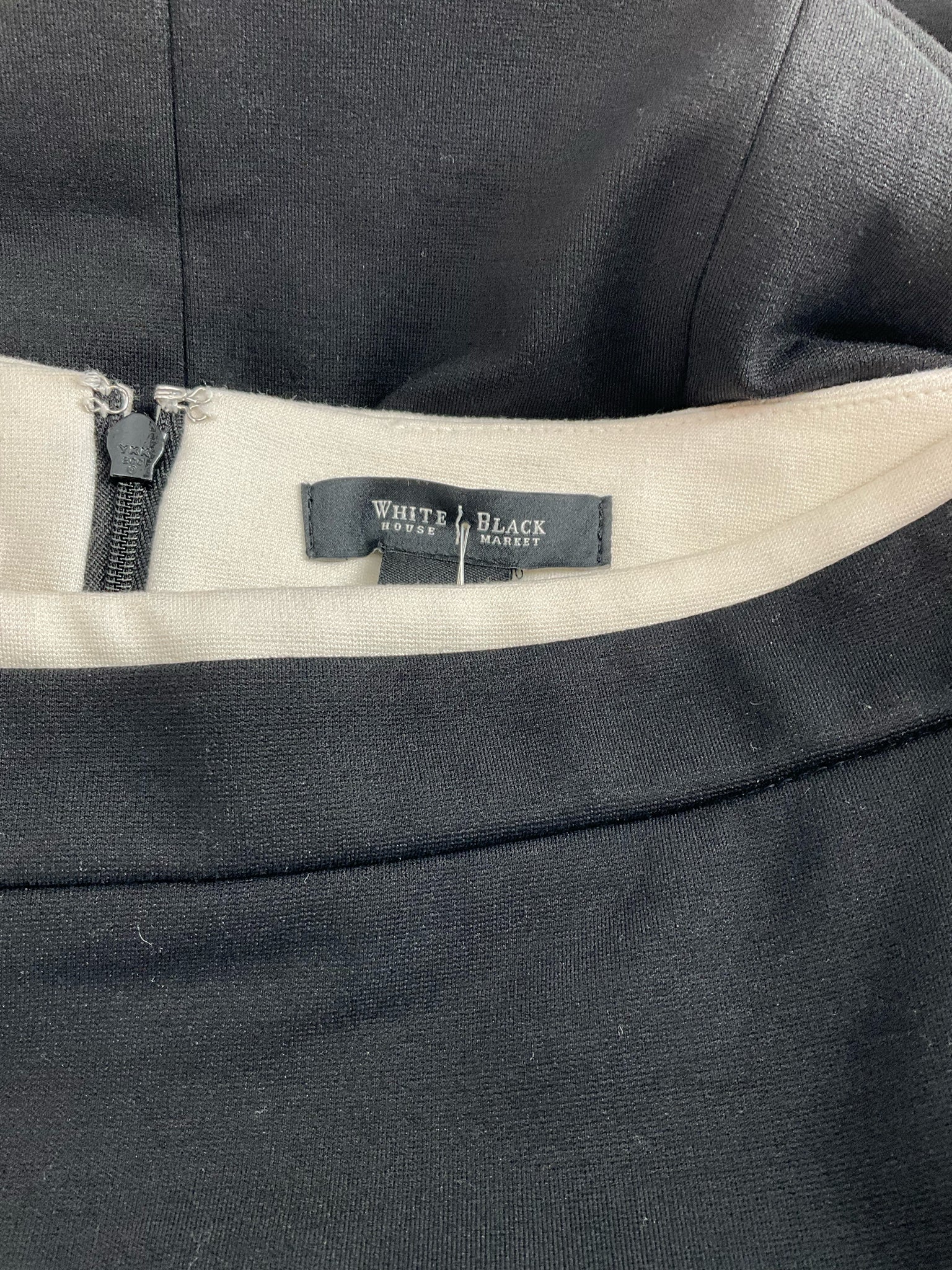 White House Blk Mkt - Black/Cream Solid Pre-Owned Ladies Skirt - Size 0