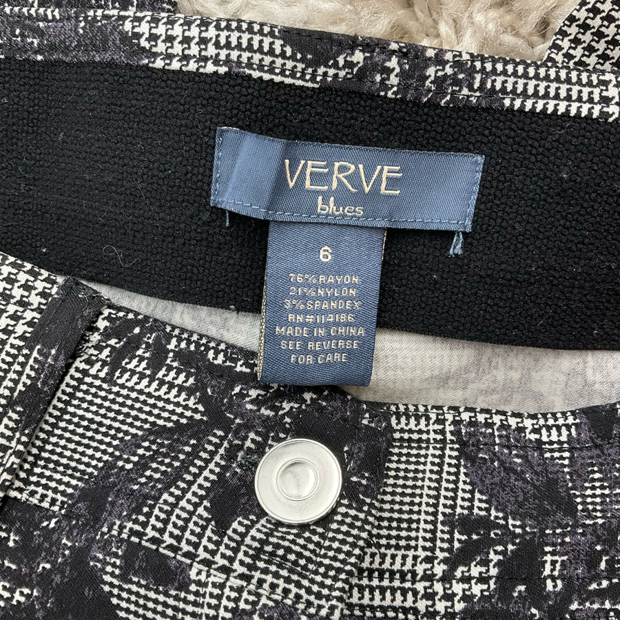 Verve Blues Navy/White Pre-Owned Ladies Pants - Size 6